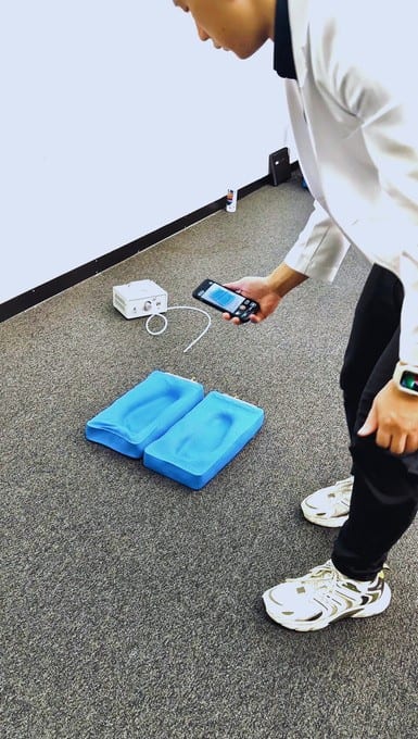 用 APP 360 度掃描足模