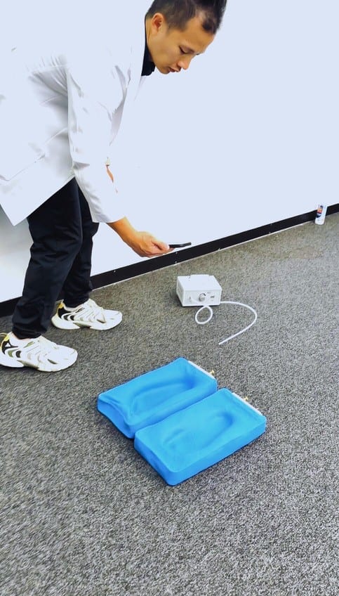 泡棉留下足型